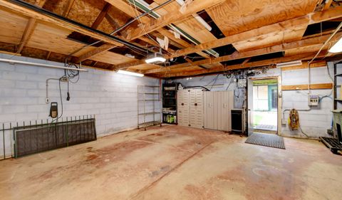Tiny photo for 471 E Beck Street, Columbus, OH 43206 (MLS # 226019077)