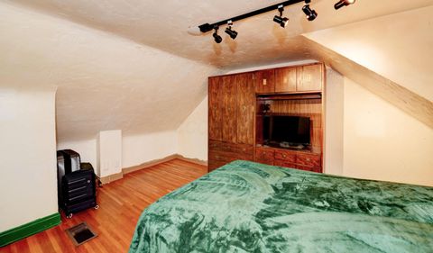 Tiny photo for 471 E Beck Street, Columbus, OH 43206 (MLS # 226019077)