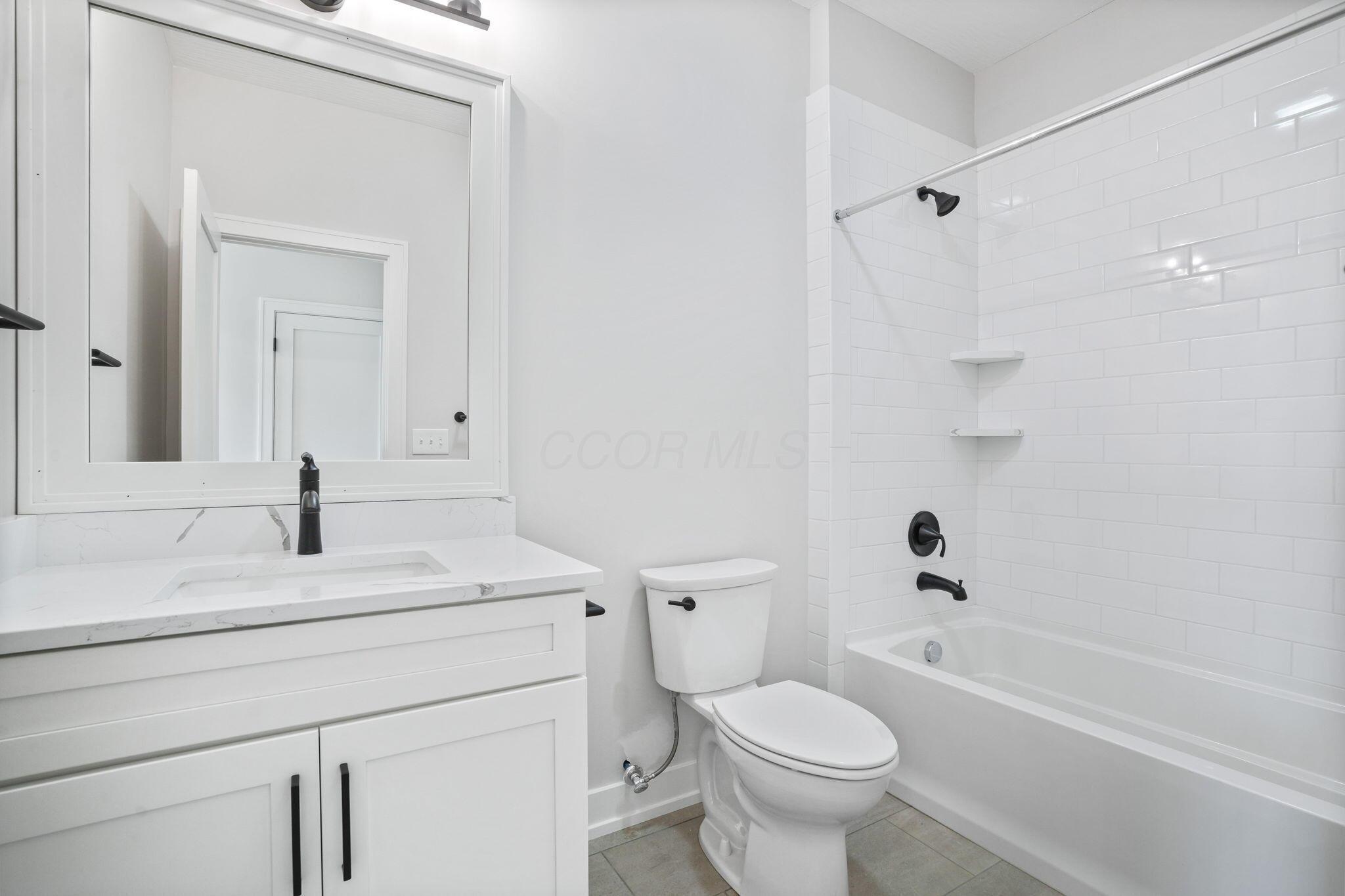4172 Captains Circle, Lewis Center, Ohio image 3