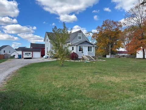 Photo of 689 Chestnut Street, Marysville, OH 43040 (MLS # 225045789)