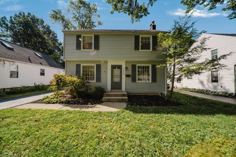 Photo of 143 E Weisheimer Road, Columbus, OH 43214 (MLS # 226034368)