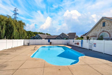 Tiny photo for 4173 Cobbler Road 9 #9, New Albany, OH 43054 (MLS # 226037498)