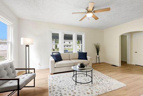 Tiny photo for 2143 Leonard Avenue, Columbus, OH 43219 (MLS # 225039582)