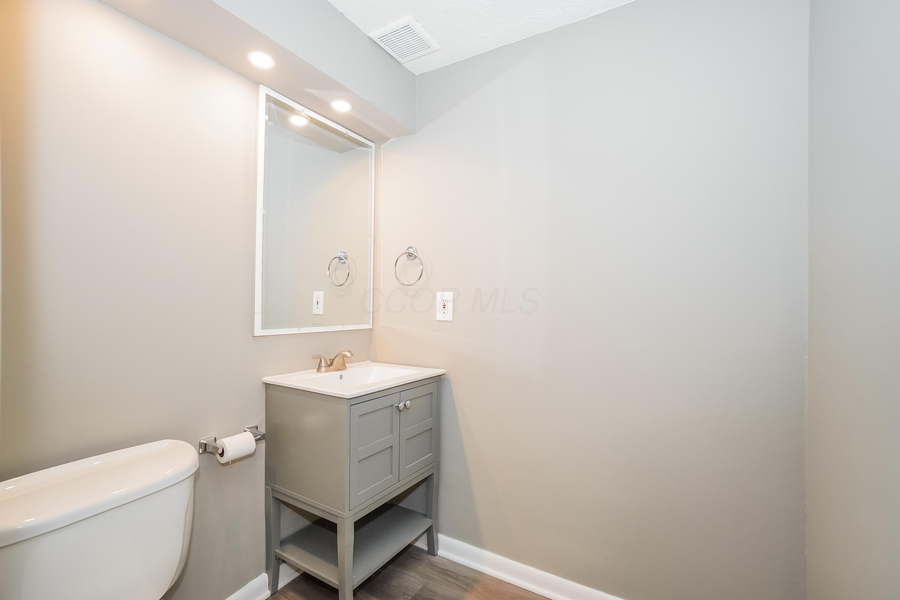 3225 Chelford Drive, Columbus, Ohio image 12