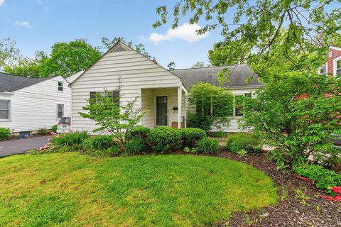 Photo of 136 Parkview Avenue, Westerville, OH 43081 (MLS # 226015768)