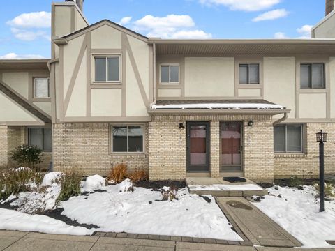 Photo of 1947 Rockdale Drive 33 #33, Columbus, OH 43229 (MLS # 225045140)