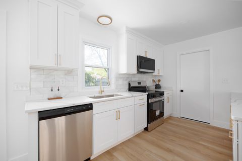 Tiny photo for 1934 Milden Road, Columbus, OH 43221 (MLS # 226014847)