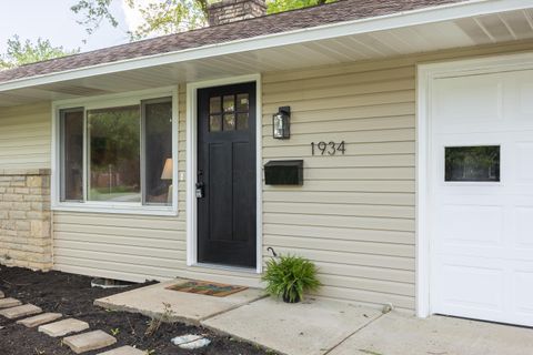 Tiny photo for 1934 Milden Road, Columbus, OH 43221 (MLS # 226014847)