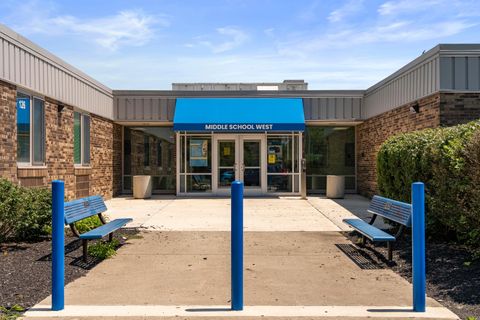 Tiny photo for 84 River Drive, Columbus, OH 43230 (MLS # 226000108)