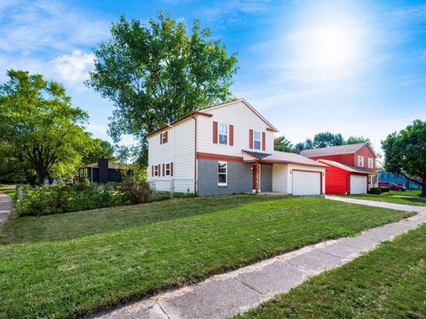 Photo of 2000 Candlenut Circle, Grove City, OH 43123 (MLS # 225032171)