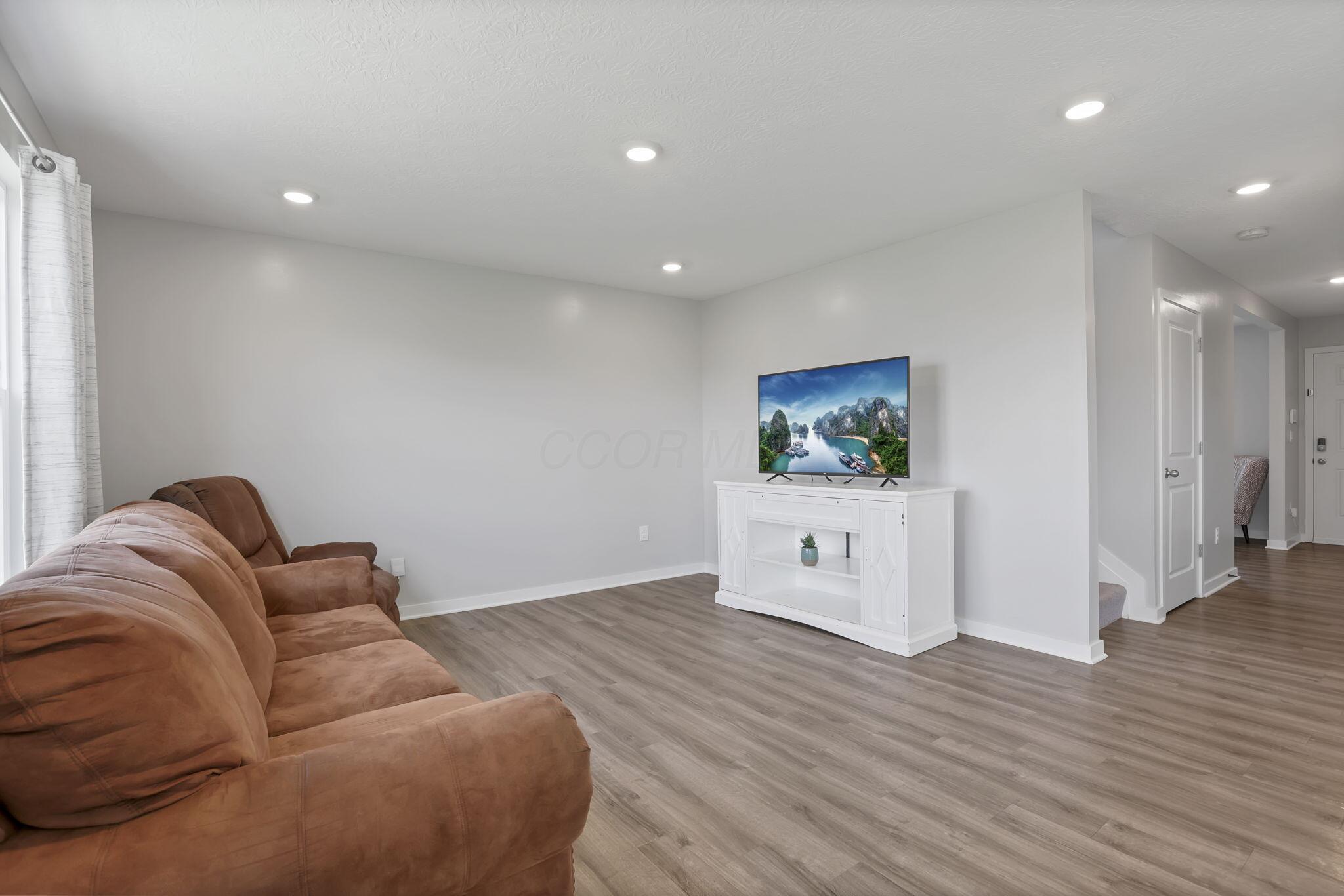 3039 Lamptonridge Drive, Columbus, Ohio image 10