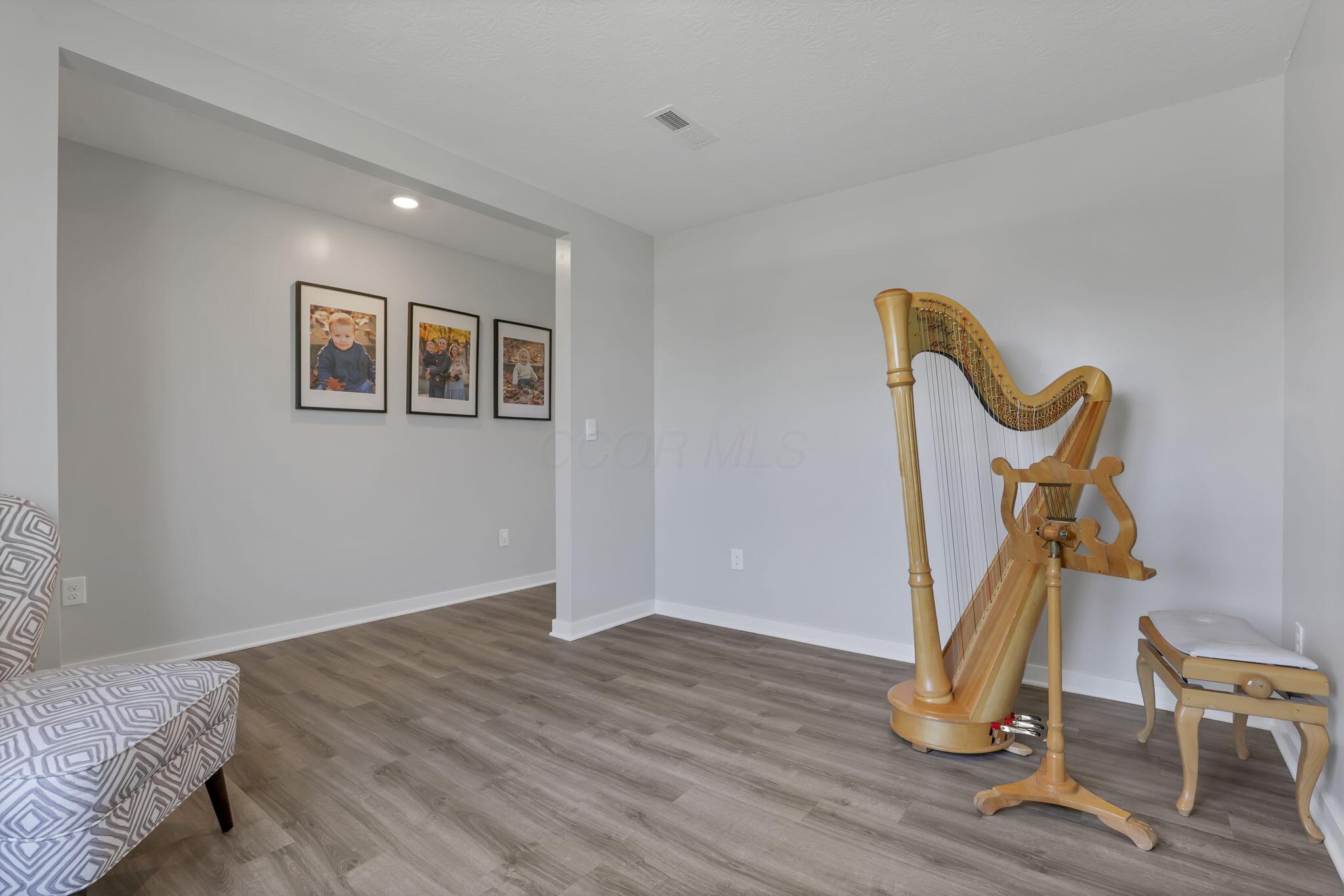 3039 Lamptonridge Drive, Columbus, Ohio image 8