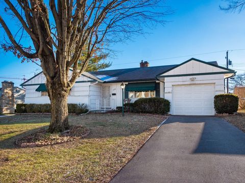 Photo of 723 Drummond Court, Columbus, OH 43214 (MLS # 226001897)