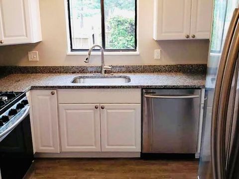 Photo of 86 Stornoway Drive W, Columbus, OH 43213 (MLS # 226008442)