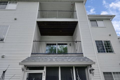 Tiny photo for 6120 Harbour Pointe 202 #202, Columbus, OH 43231 (MLS # 226015045)