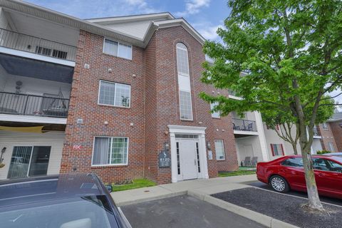 Photo of 6120 Harbour Pointe 202 #202, Columbus, OH 43231 (MLS # 226015045)