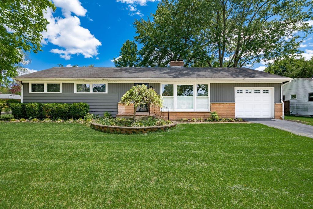Photo of 297 E Clearview Avenue, Worthington, OH 43085 (MLS # 226015919)