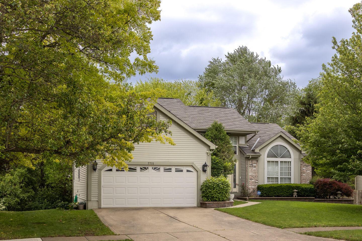 7711 Eagle Creek Drive, Pickerington, Ohio image 1