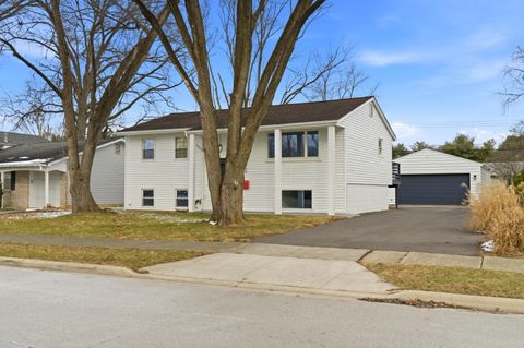 Photo of 464 Foxwood Drive, Columbus, OH 43230 (MLS # 226005793)