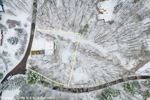 Tiny photo for 439 Pine Tree Drive NE, Granville, OH 43023 (MLS # 225044662)