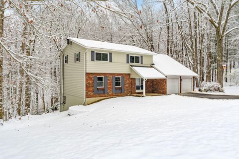 Photo of 439 Pine Tree Drive NE, Granville, OH 43023 (MLS # 225044662)