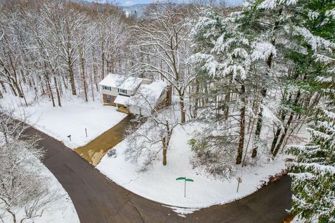 Tiny photo for 439 Pine Tree Drive NE, Granville, OH 43023 (MLS # 225044662)