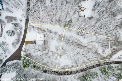 Tiny photo for 439 Pine Tree Drive NE, Granville, OH 43023 (MLS # 225044662)