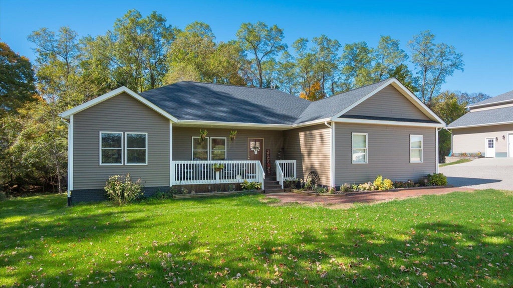 Photo of 10852 Licking Trail Road SE, Thornville, OH 43076 (MLS # 226040122)