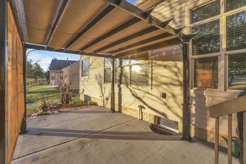 Tiny photo for 189 Pebble Creek Drive, Pataskala, OH 43062 (MLS # 225045276)