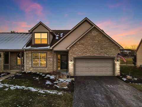 Photo of 189 Pebble Creek Drive, Pataskala, OH 43062 (MLS # 225045276)