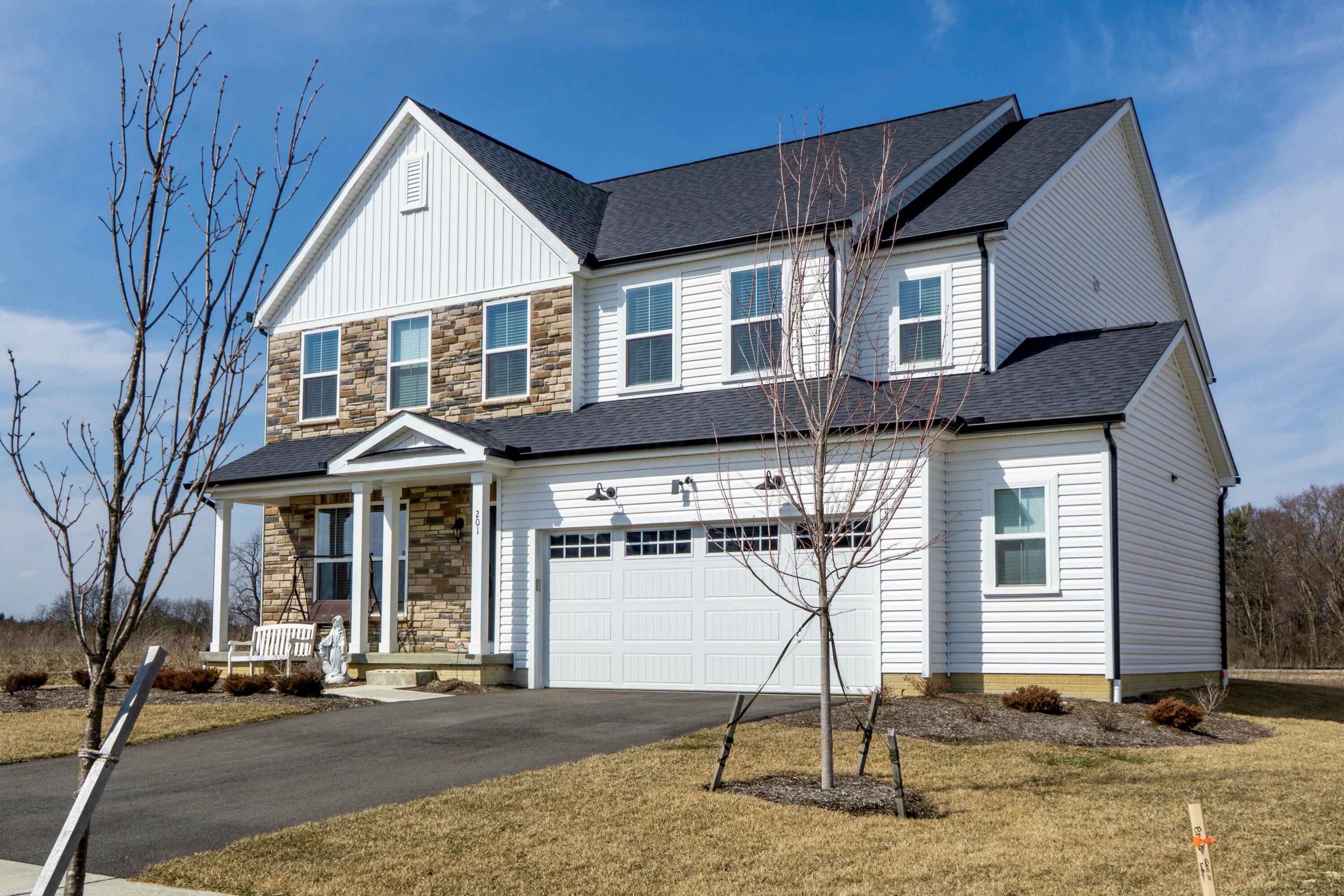 201 Bucklewell Drive, Delaware, Ohio image 2