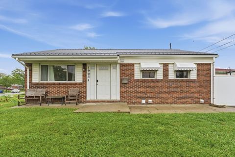 Photo of 1903 Alvason Avenue, Columbus, OH 43219 (MLS # 226015167)