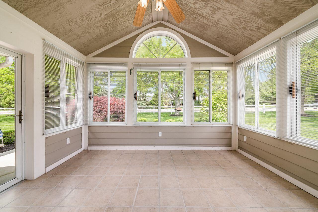 6323 Pinehurst Pointe, Westerville, Ohio image 10