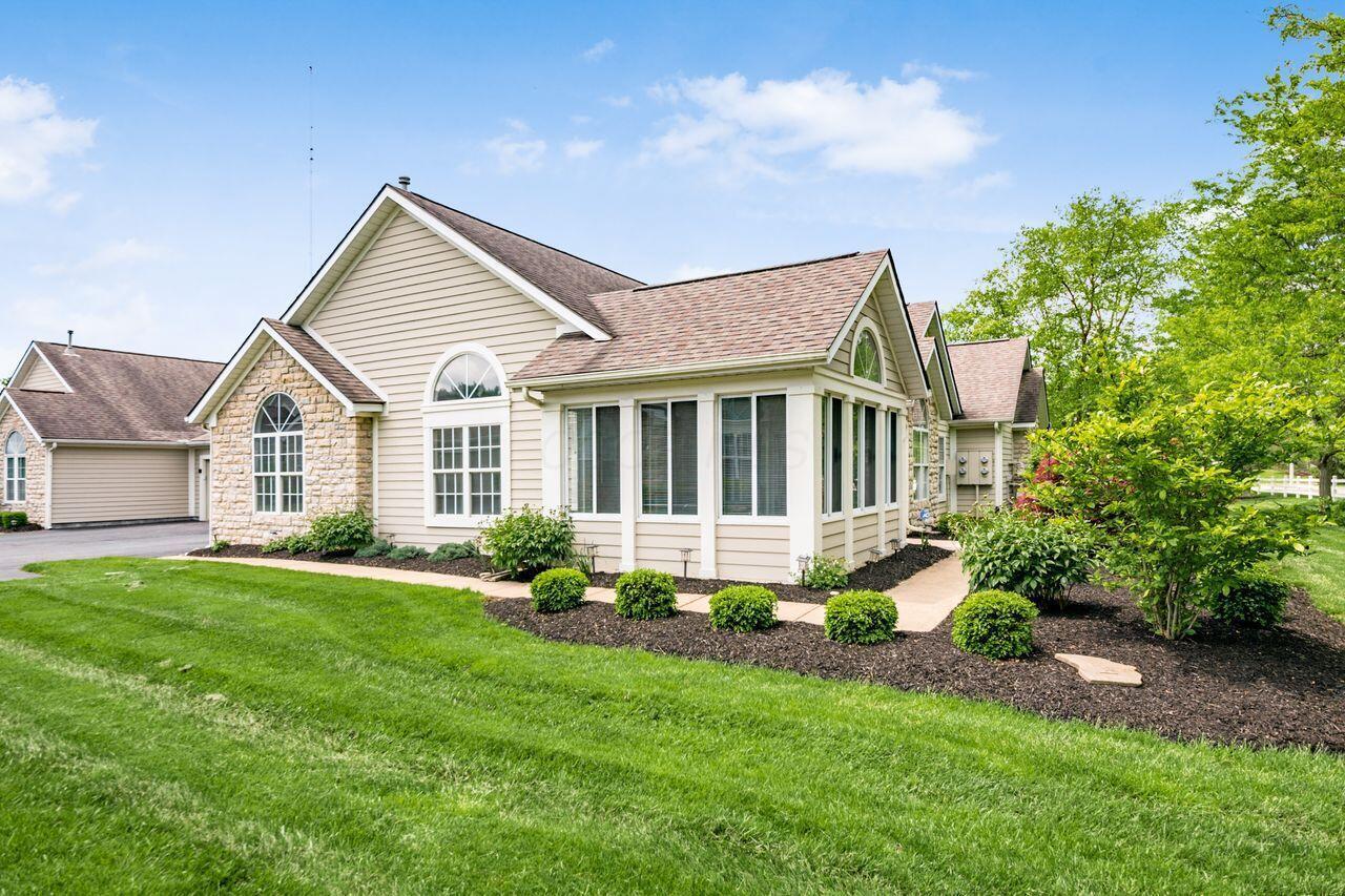 6323 Pinehurst Pointe, Westerville, Ohio image 1