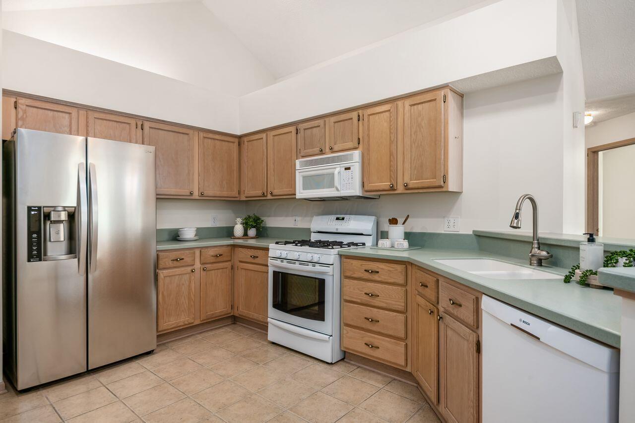 6323 Pinehurst Pointe, Westerville, Ohio image 16
