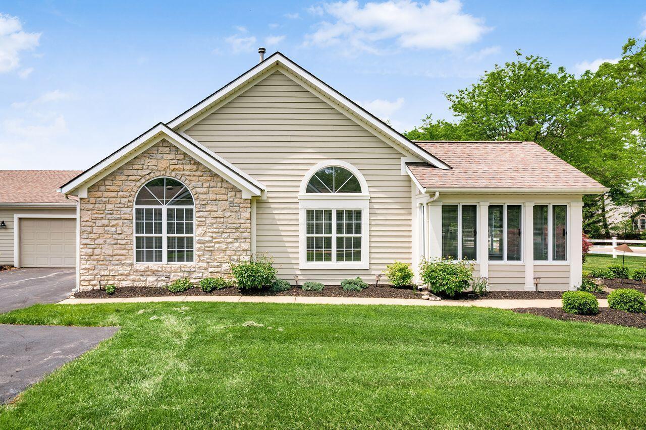 6323 Pinehurst Pointe, Westerville, Ohio image 3