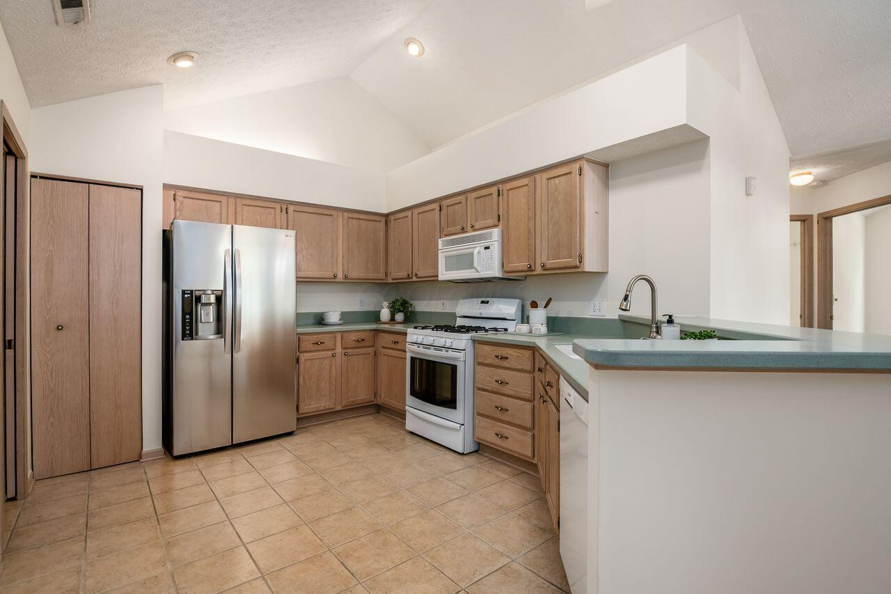 6323 Pinehurst Pointe, Westerville, Ohio image 15
