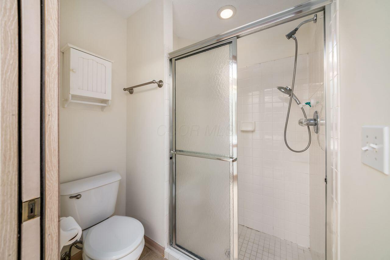 6323 Pinehurst Pointe, Westerville, Ohio image 24