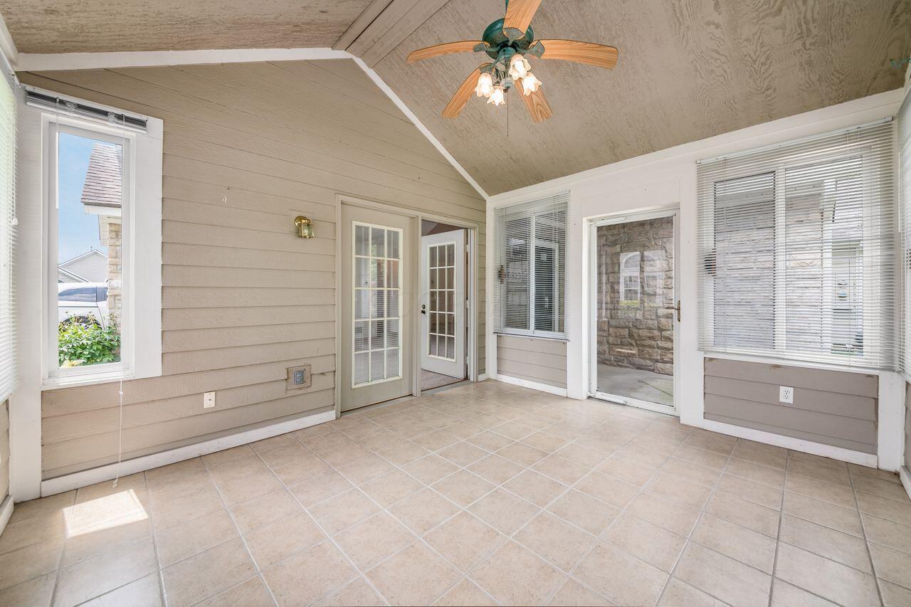 6323 Pinehurst Pointe, Westerville, Ohio image 11