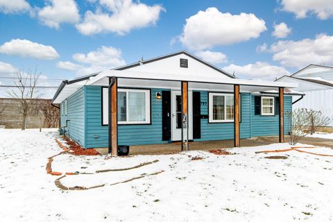 Photo of 395 Amesbury Drive, Columbus, OH 43230 (MLS # 226005579)