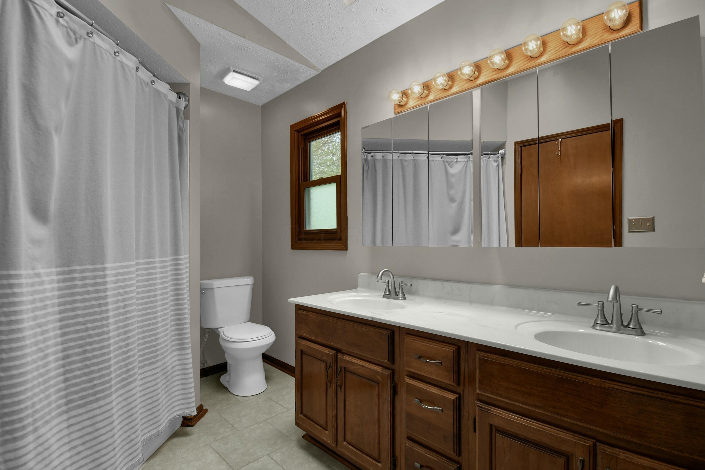 8621 Ashford Lane, Pickerington, Ohio image 23
