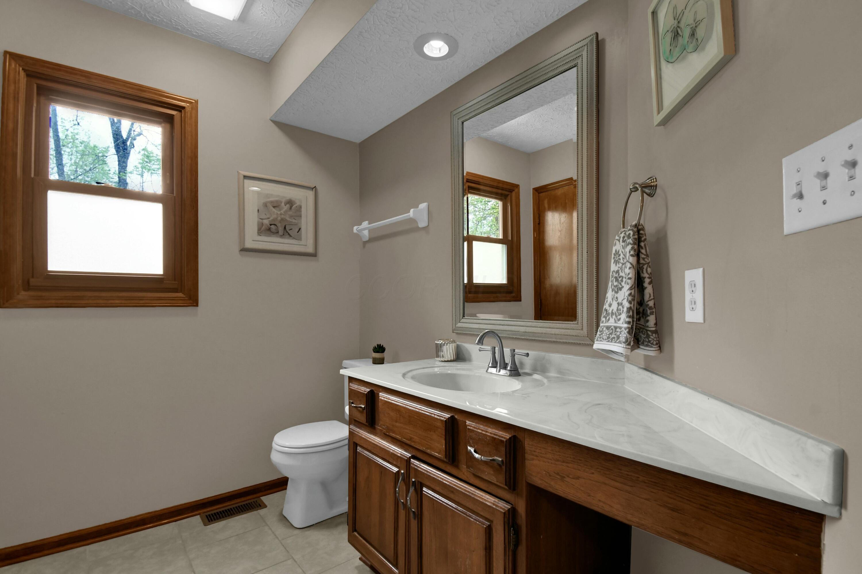 8621 Ashford Lane, Pickerington, Ohio image 25