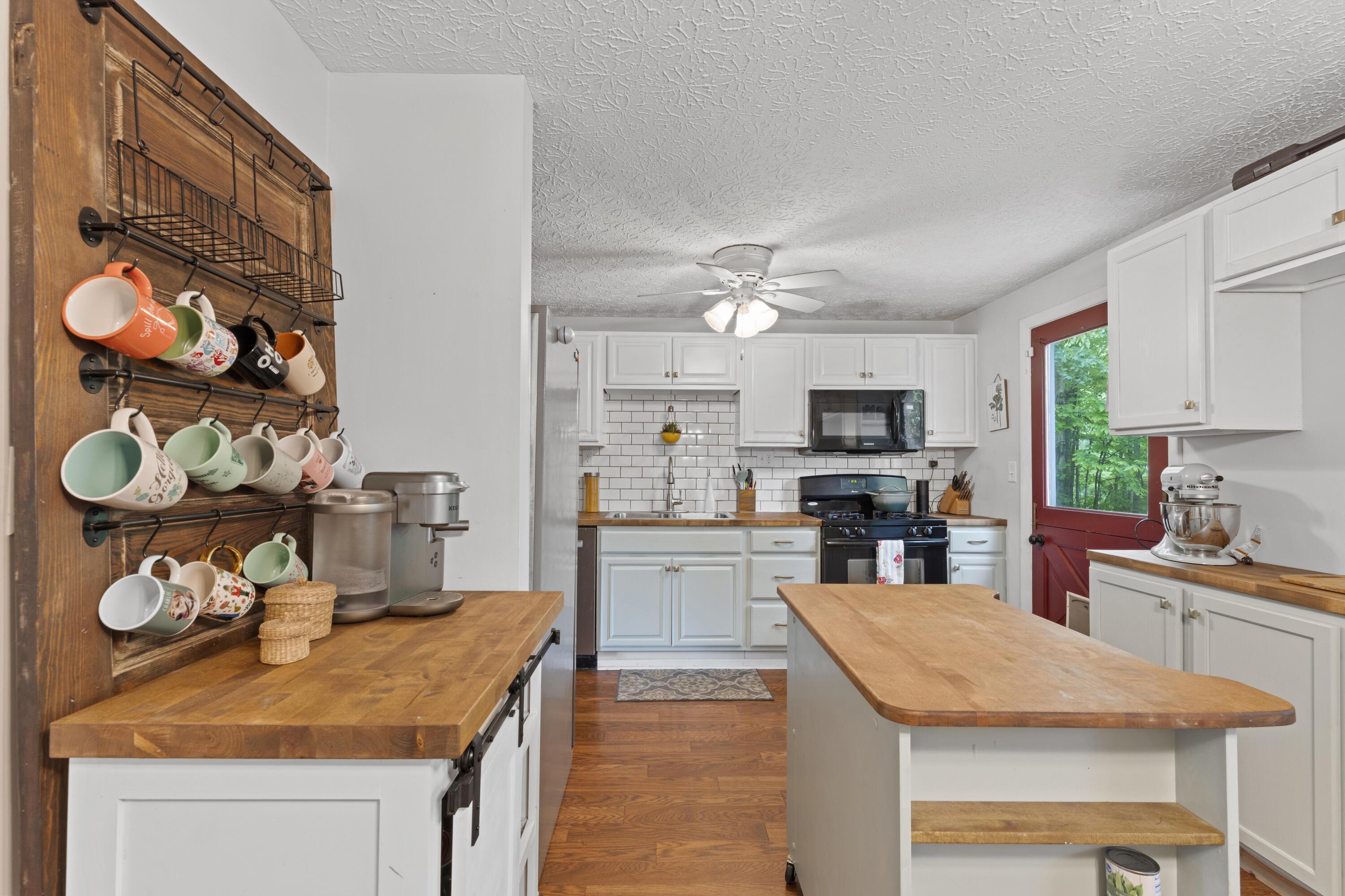 5585 Spohn Drive, Westerville, Ohio image 17