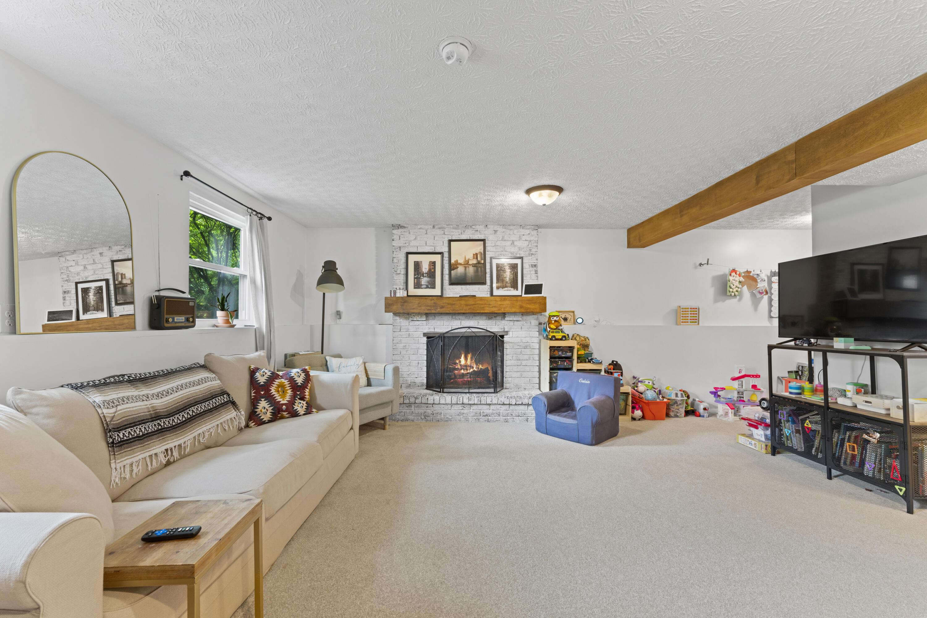 5585 Spohn Drive, Westerville, Ohio image 20