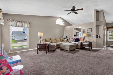 Tiny photo for 811 Wallinger Drive, Galloway, OH 43119 (MLS # 226024504)