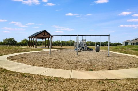 Tiny photo for 128 Vine Grove Drive, Circleville, OH 43113 (MLS # 226002666)