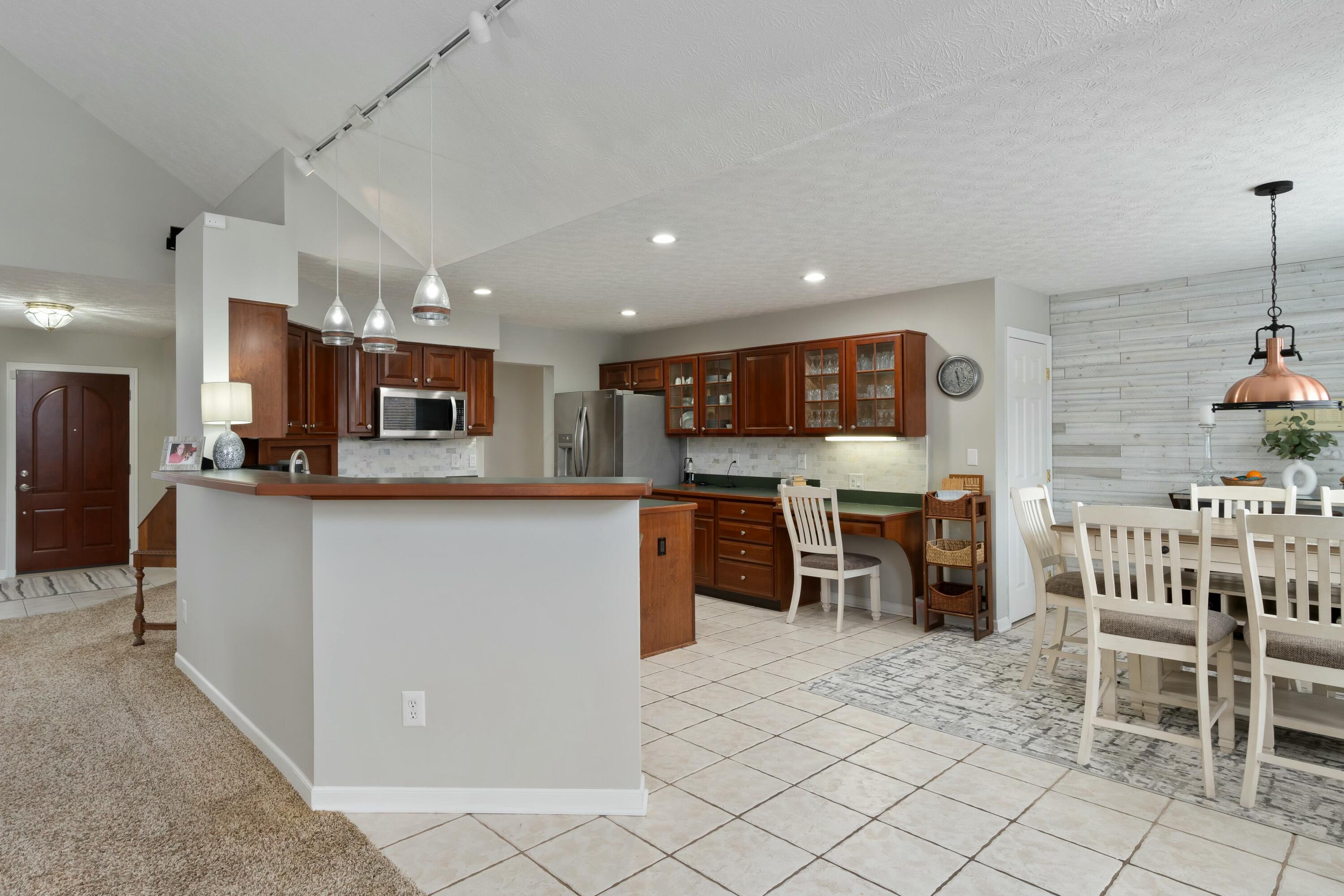 2232 Birch Bark Trail, Grove City, Ohio image 10