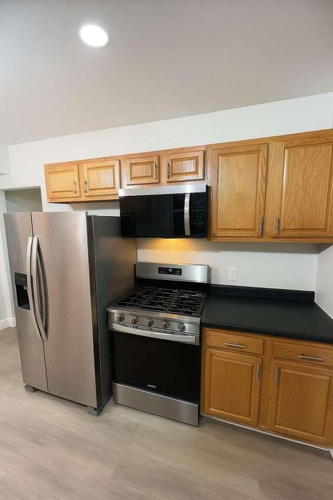 Tiny photo for 800 Carpenter Street, Columbus, OH 43206 (MLS # 225046221)