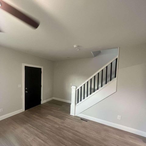 Tiny photo for 800 Carpenter Street, Columbus, OH 43206 (MLS # 225046221)