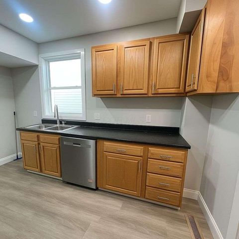 Tiny photo for 800 Carpenter Street, Columbus, OH 43206 (MLS # 225046221)